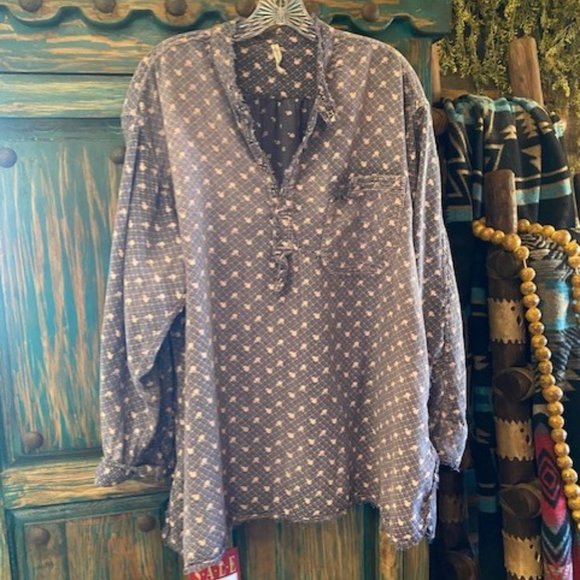 Magnolia Pearl Sitting Bull Shirt in Clover - Picture 1 of 3